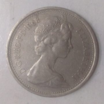 5 New pence Elizabeth II 1968 used
