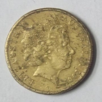 Aus 1 dollar coin 2001_1$ Commemorative International year of Voluenteers  (used)