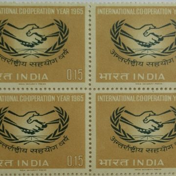 26 Jun. 65 International Cooperation Year. Co-Operation, Hands, Grain, Olive Wreath, Kotinos, 15 P. (Block of 4 stamp)