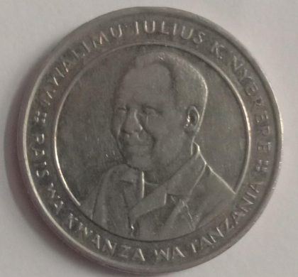 TANZANIA 10 Shilling Kumi  Coin 1993 (used) - Image 2